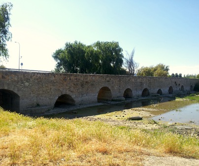 Puente viejo en Villarta de San Juan