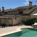 FACHADA Y PISCINA CIPRESES DE MESONES