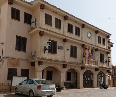 Casas de Fernando Alonso. Ayuntamiento.