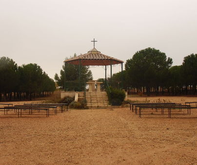 Casas de Fernando Alonso. Ermita San Isidro.