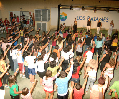 Camping los Batanes situado en Ossa de Montiel, Albacete. Baile.