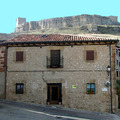 Casa Rural Fonda del Molinero, en Atienza (Guadalajara). Fachada y Castillo