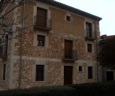 Fachada doble de la Casa Rural - El Rincon de la Fuente Vieja