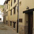 Fachada de los Apartamentos Rurales Esencias de la Alcarria en Hueva (Guadalajara)