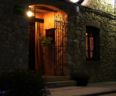 Fachada de Casa Rural La Casa de Escalona Iturbe en Milmarcos (Guadalajara)