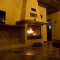 Salón con chimenea de la Casa Rural Robledo Teresa - Casas Rurales Vía Verde