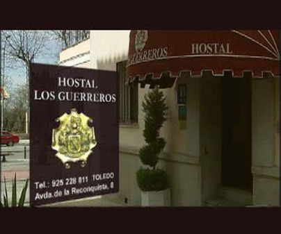 Entrada del Hostal Los Guerreros en Toledo