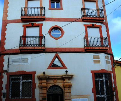 Fachada del Hostal Julians en Povedilla, Albacete