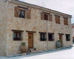 Apartamentos Tursticos Las Trbedes, en Muriel (Tamajn, Guadalajara)