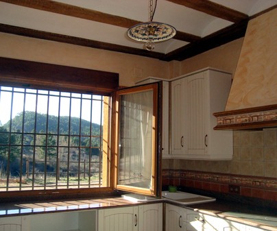 Cocina Amarilla Apartamentos El Fresno