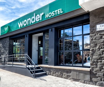 1.WONDER HOSTEL