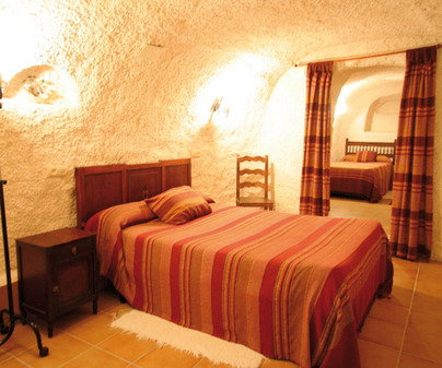Habitacin cama matrimonio Casa-Cueva San Antn en Chinchilla de Montearagn (Albacete)
