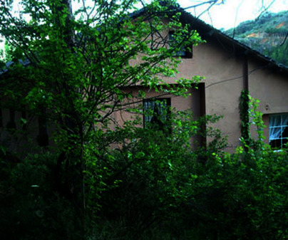 Vista de la casa del Albergue Rural La Mata en Valdesotos (Guadalajara)